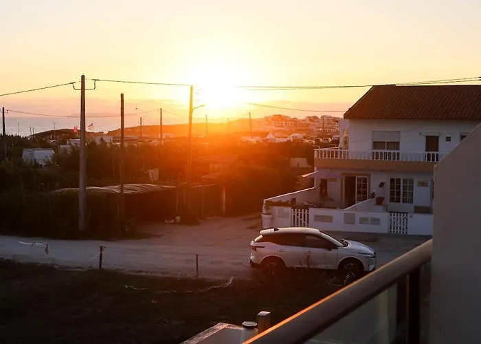 Sunset Peniche Surfcamp דירה פרל