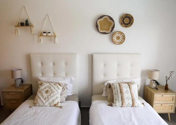 Sunset Peniche Surfcamp דירה פרל